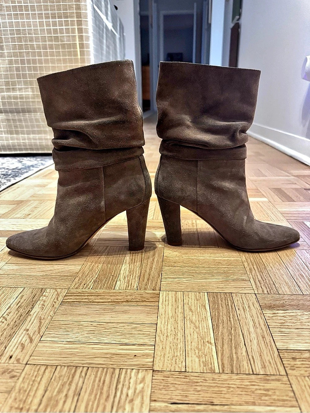 Manolo Blahnik Brown Suede Slouch Boots Size 38 Made in Italy Vintage